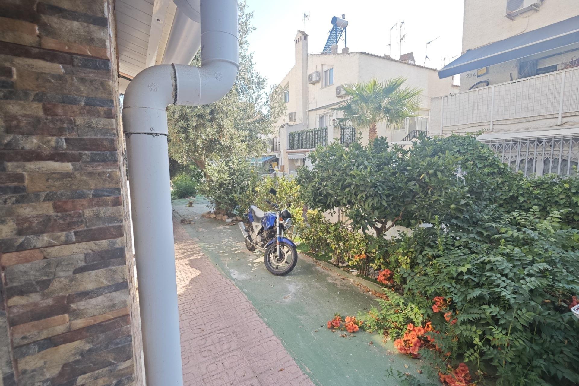 Resale - Bungalow -
Torrevieja - Playa del Cura