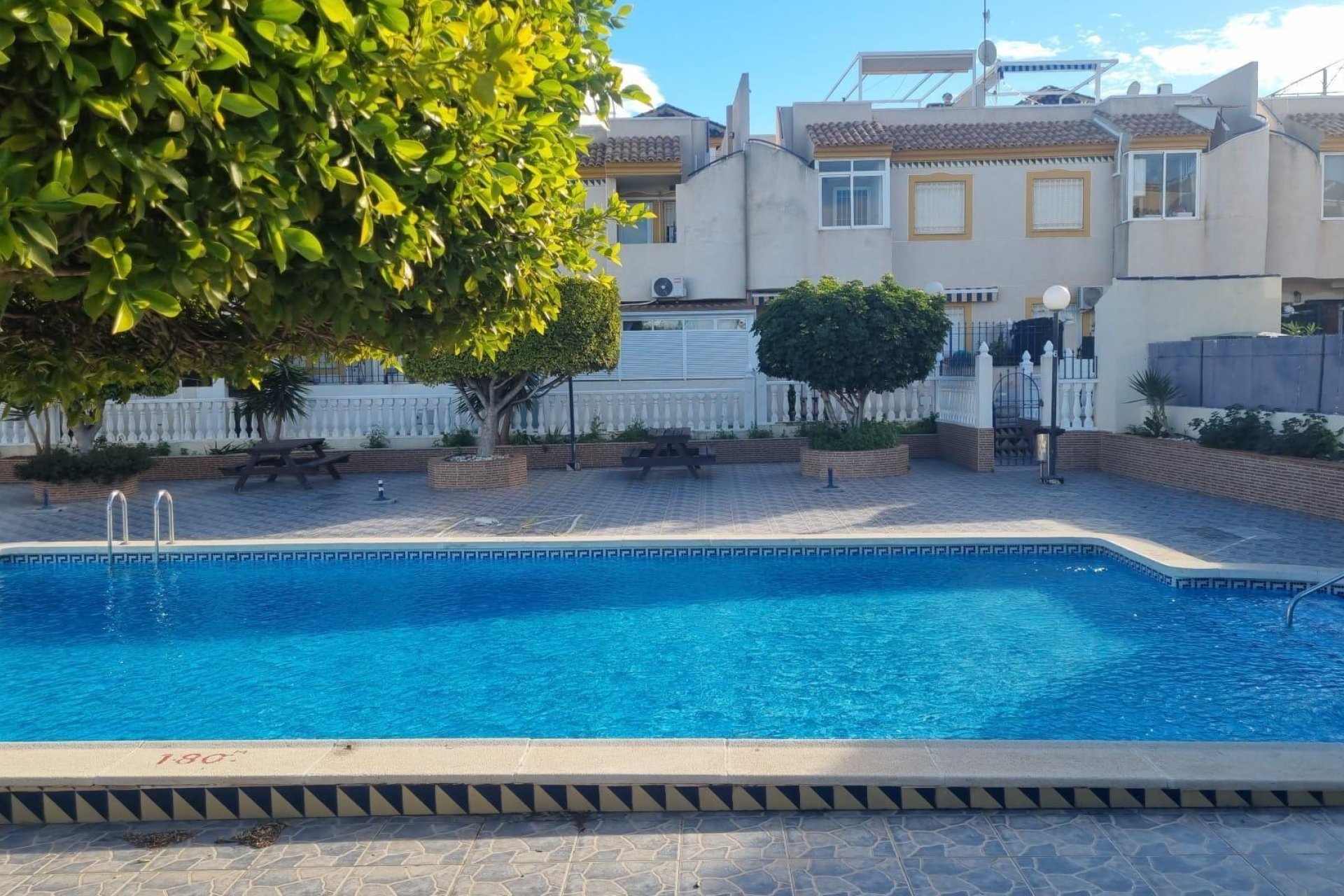 Resale - Bungalow -
Torrevieja - Sector 25