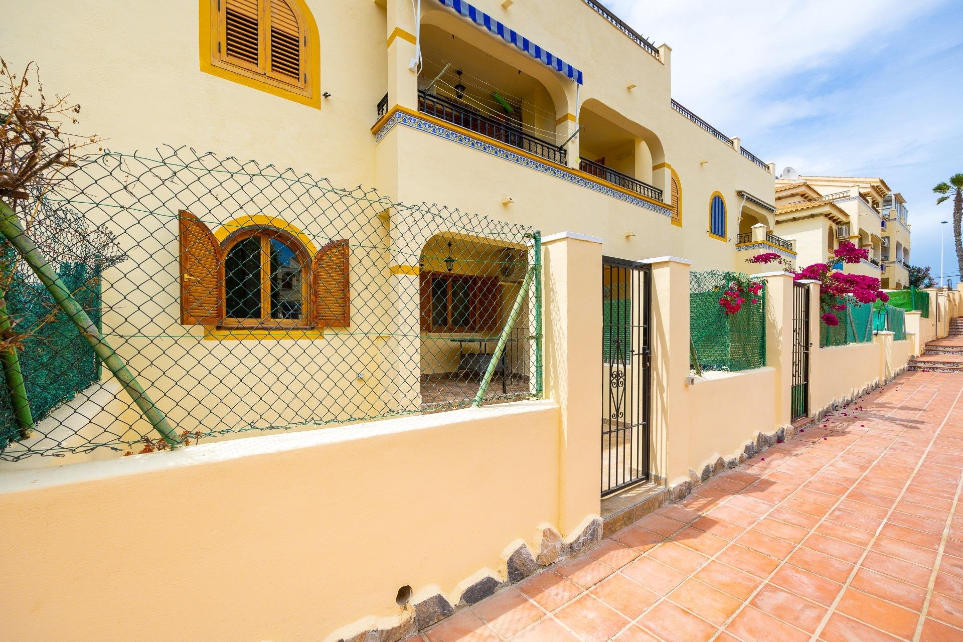 Resale - Bungalow -
Torrevieja - Torre La Mata