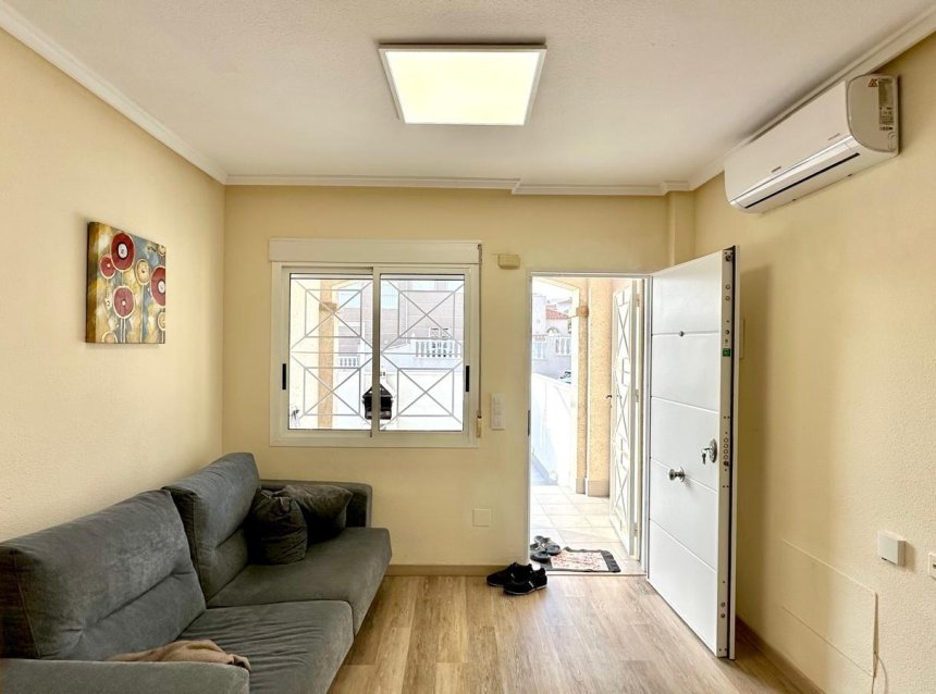 Resale - Bungalow -
Torrevieja - Torreblanca