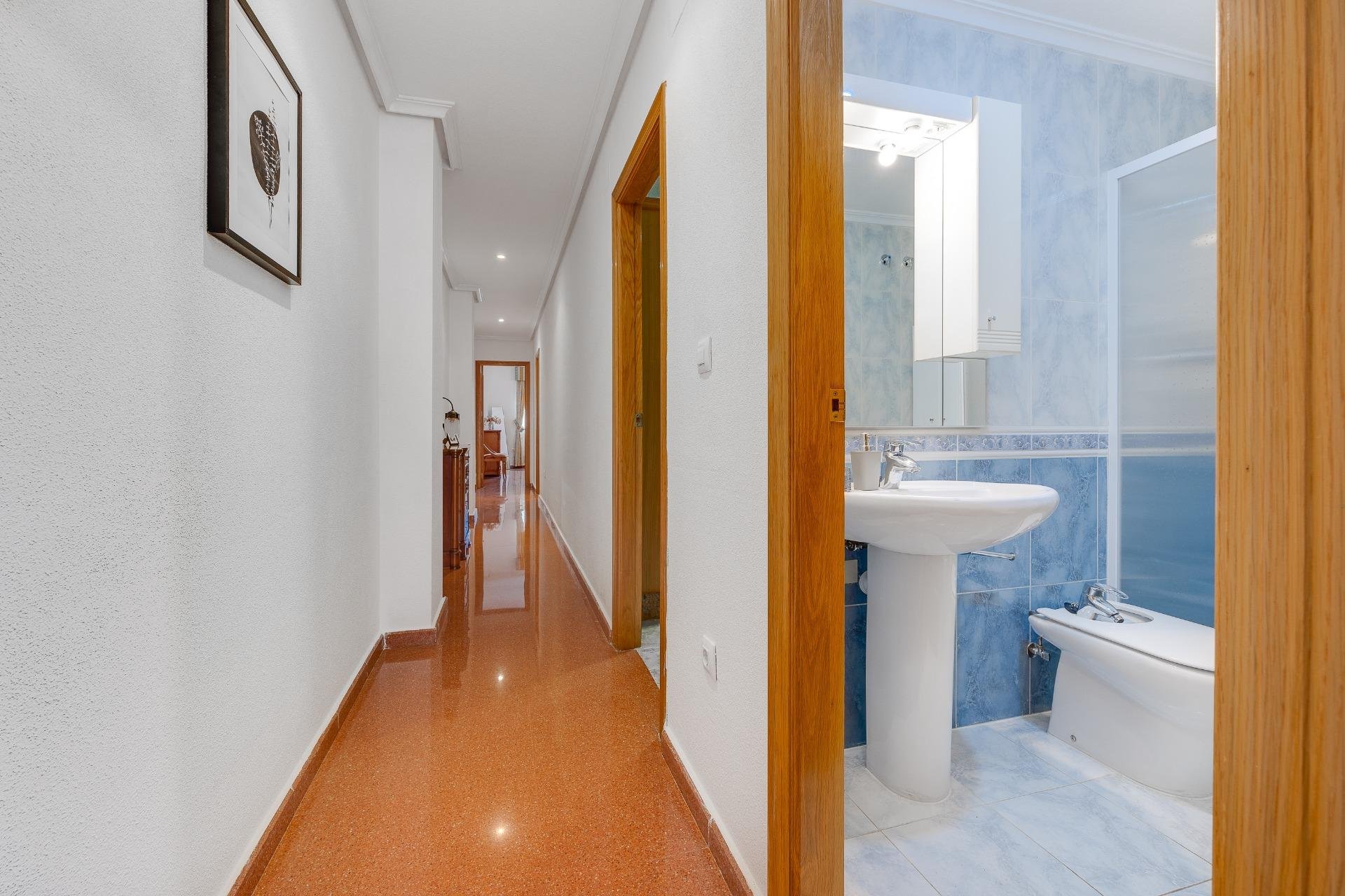 Resale - Penthouse -
Torrevieja - Paseo Maritimo