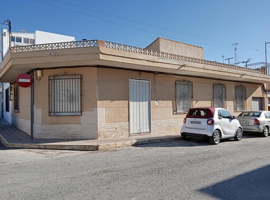 Resale - Semi Detached -
Los Montesinos - PUEBLO CENTRO