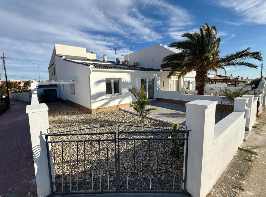 Resale - Semi Detached -
Rojales, CIudad Quesada