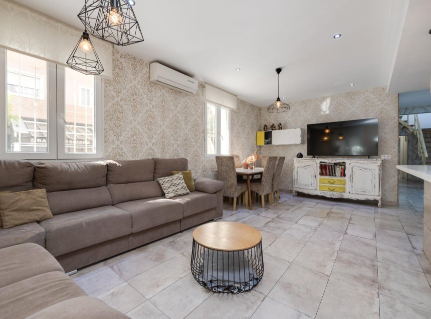 Resale - Town House -
Torrevieja - Centro