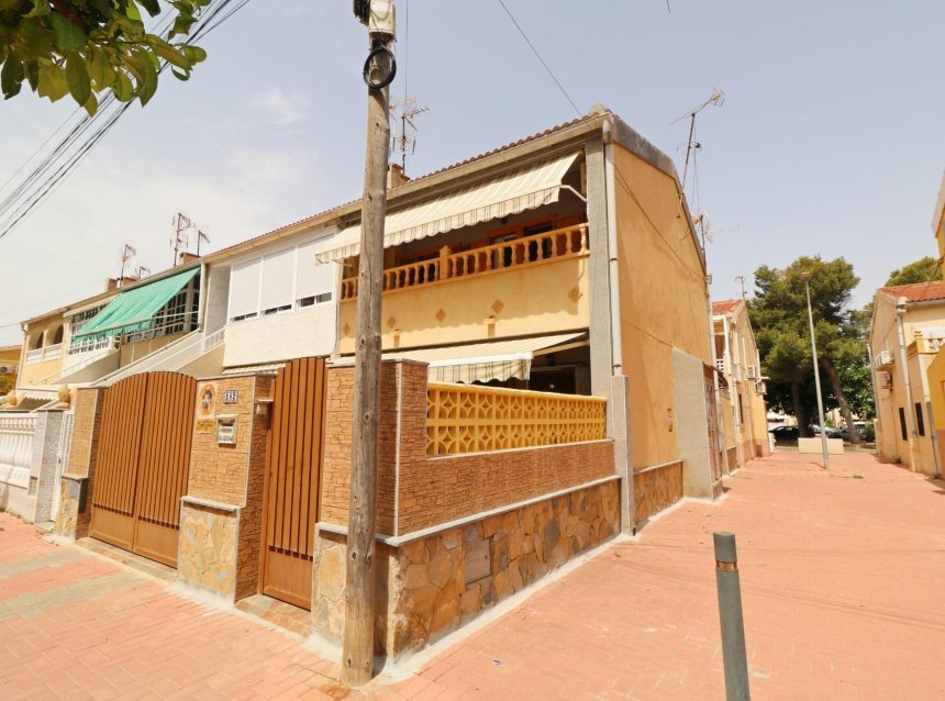 Resale - Town House -
Torrevieja - Playa De Los Naufragos
