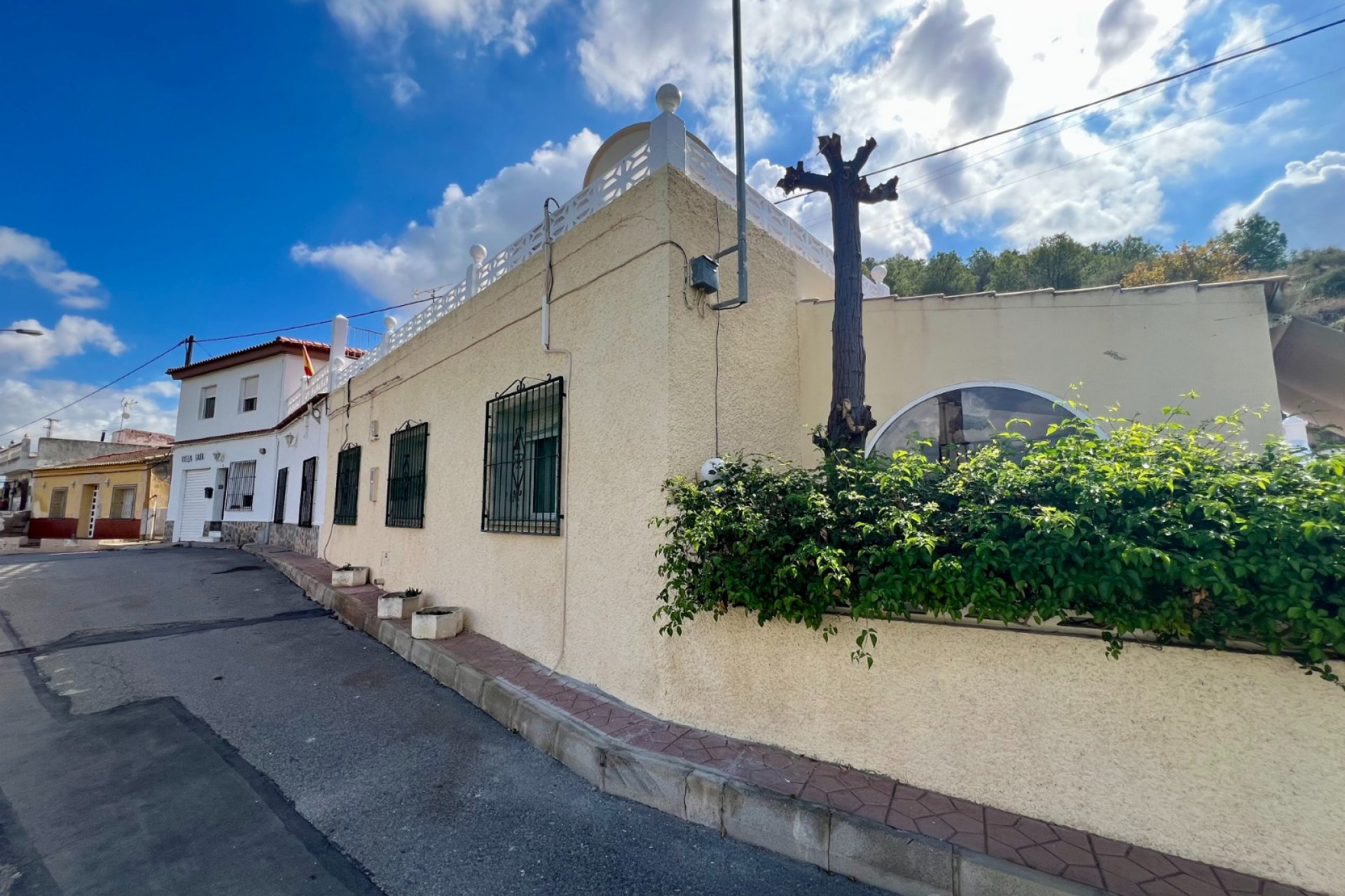 Resale - Villa -
Benferri - Inland