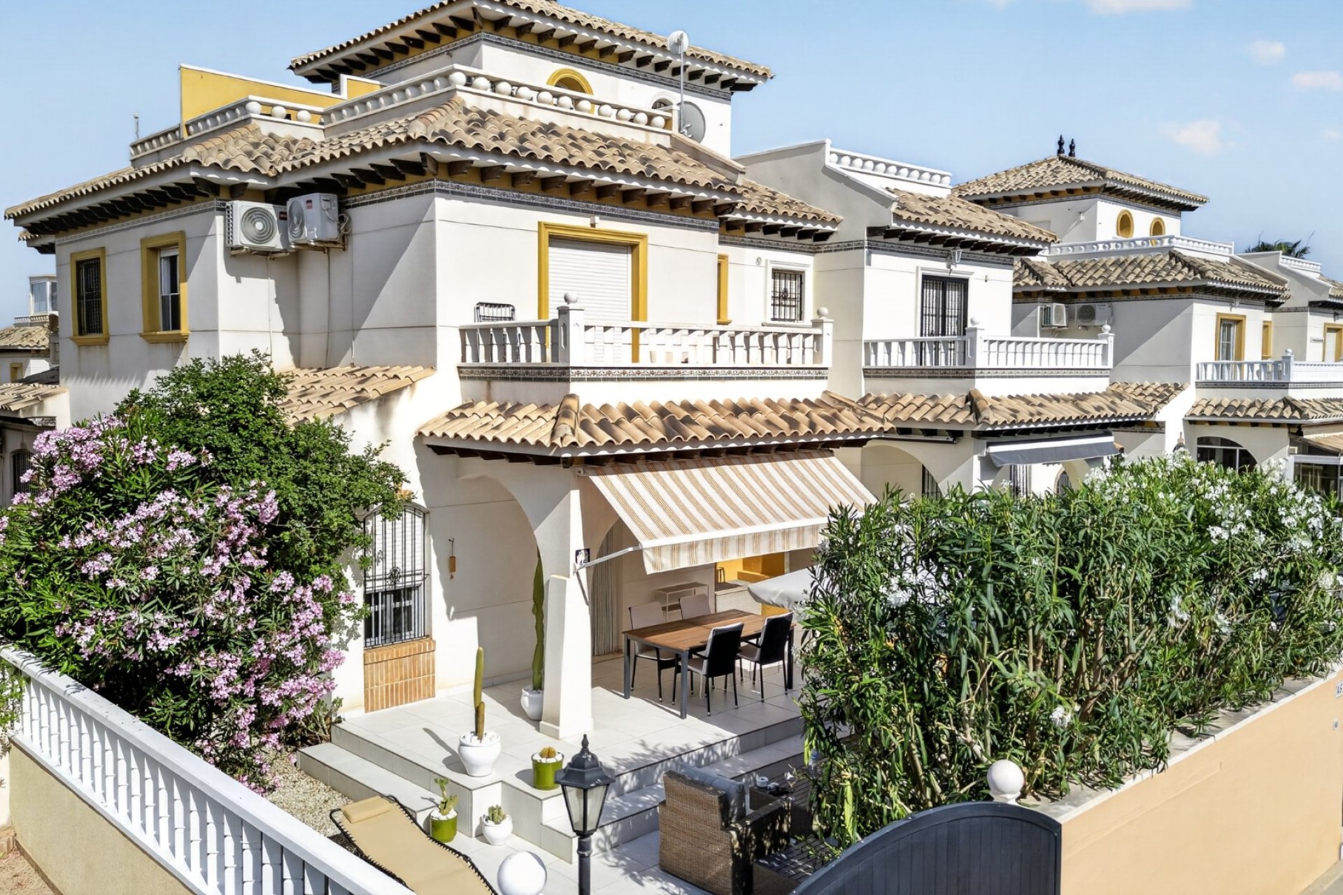 Resale - Villa -
Orihuela Costa - Costa Blanca