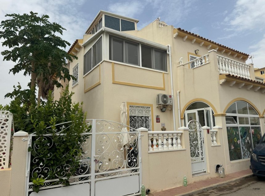 Resale - Villa -
Orihuela Costa - Los Dolses
