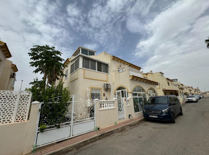 Resale - Villa -
Orihuela Costa - Los Dolses