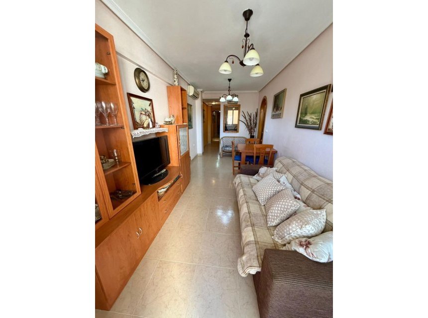 Resale - Villa -
Torrevieja - Centro