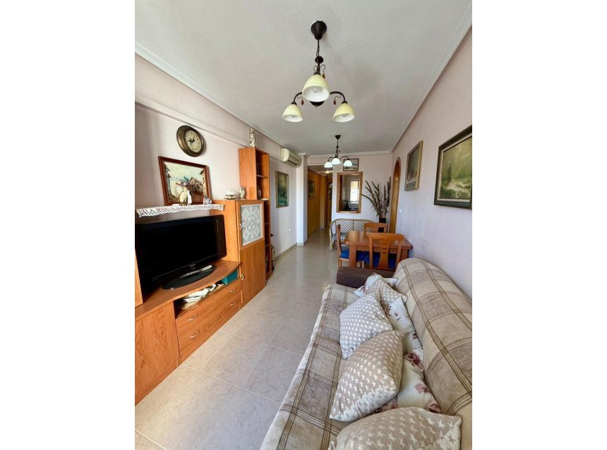 Resale - Villa -
Torrevieja - Centro