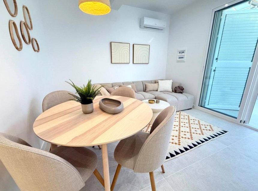 Resale - Villa -
Torrevieja - El Chaparral