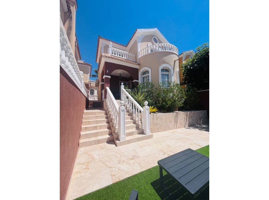 Resale - Villa -
Villamartin - Costa Blanca