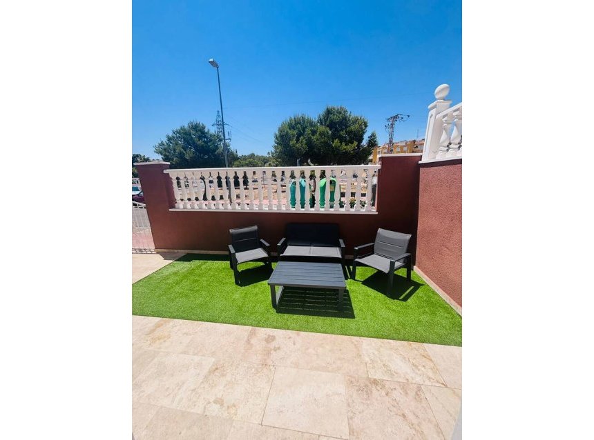 Resale - Villa -
Villamartin - Costa Blanca