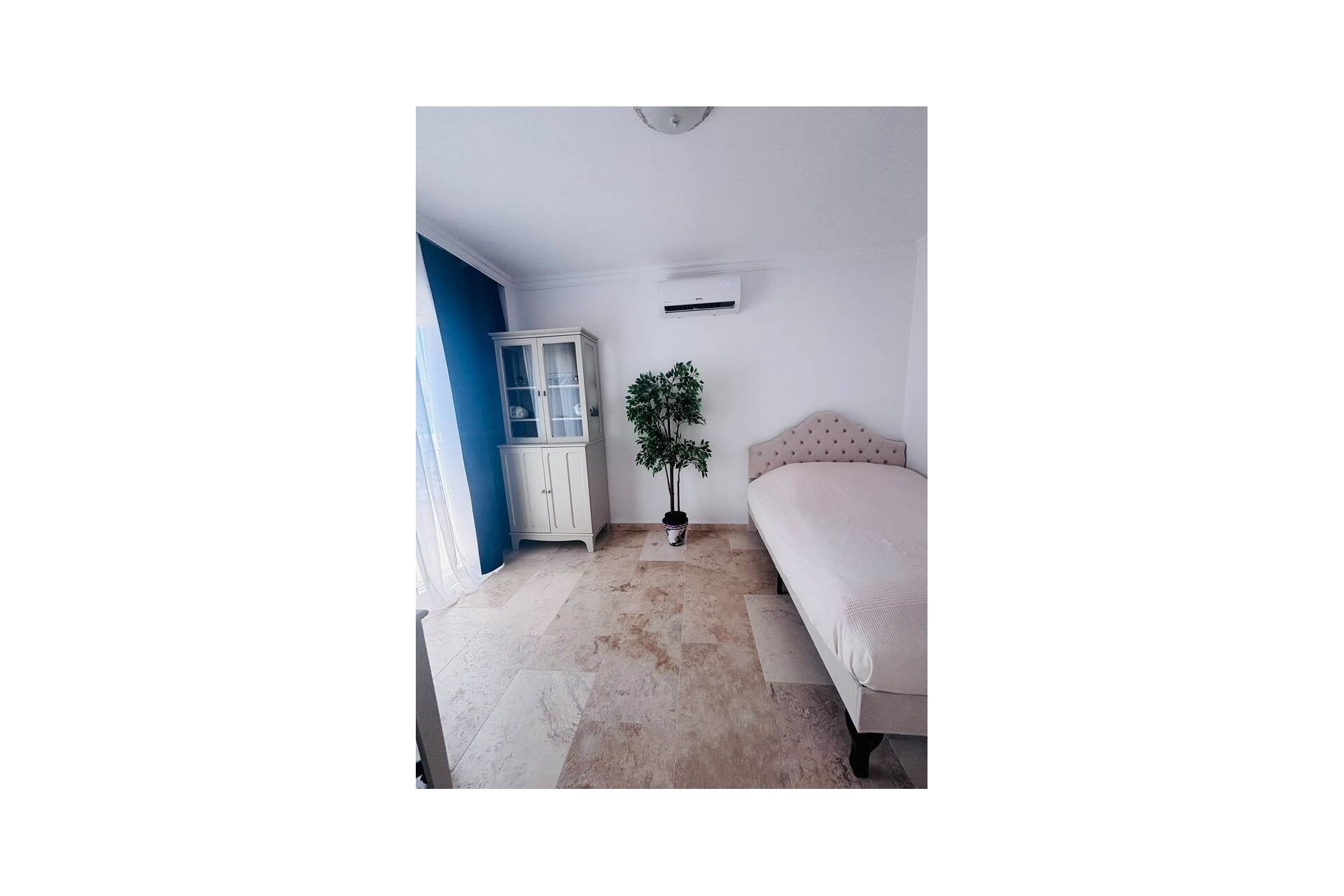 Resale - Villa -
Villamartin - Costa Blanca