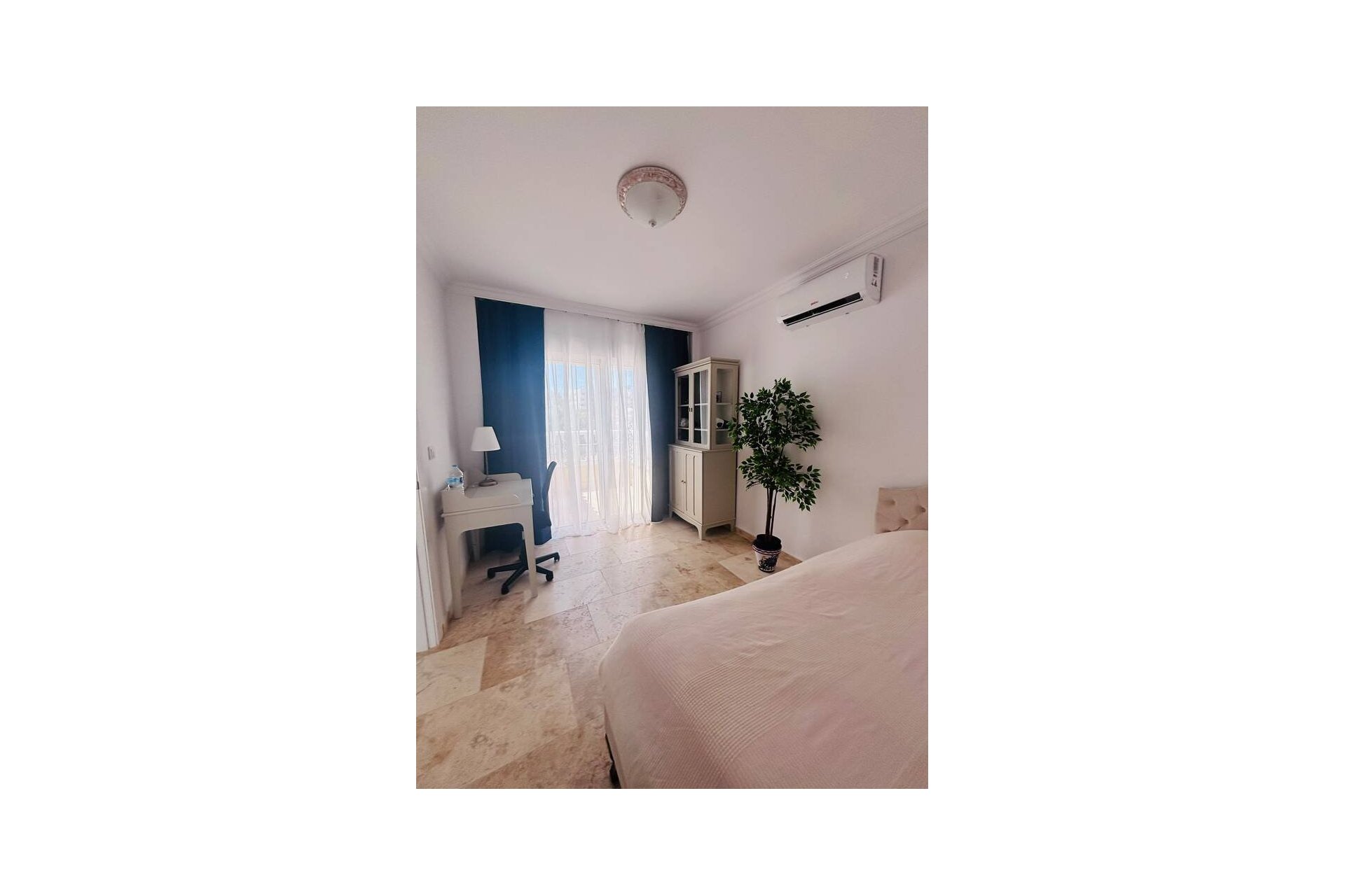 Resale - Villa -
Villamartin - Costa Blanca