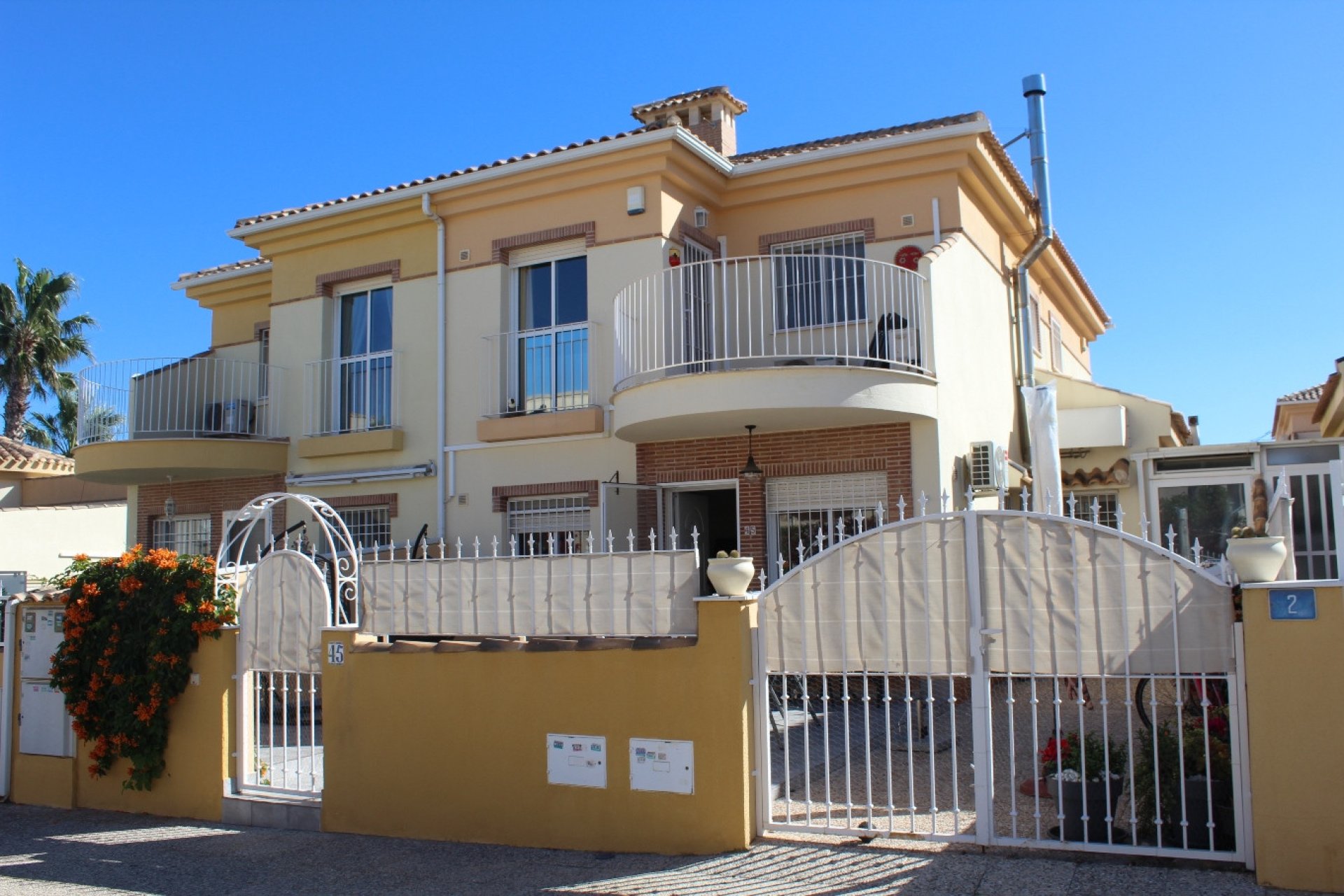 Resale - Villa -
Villamartin - Costa Blanca