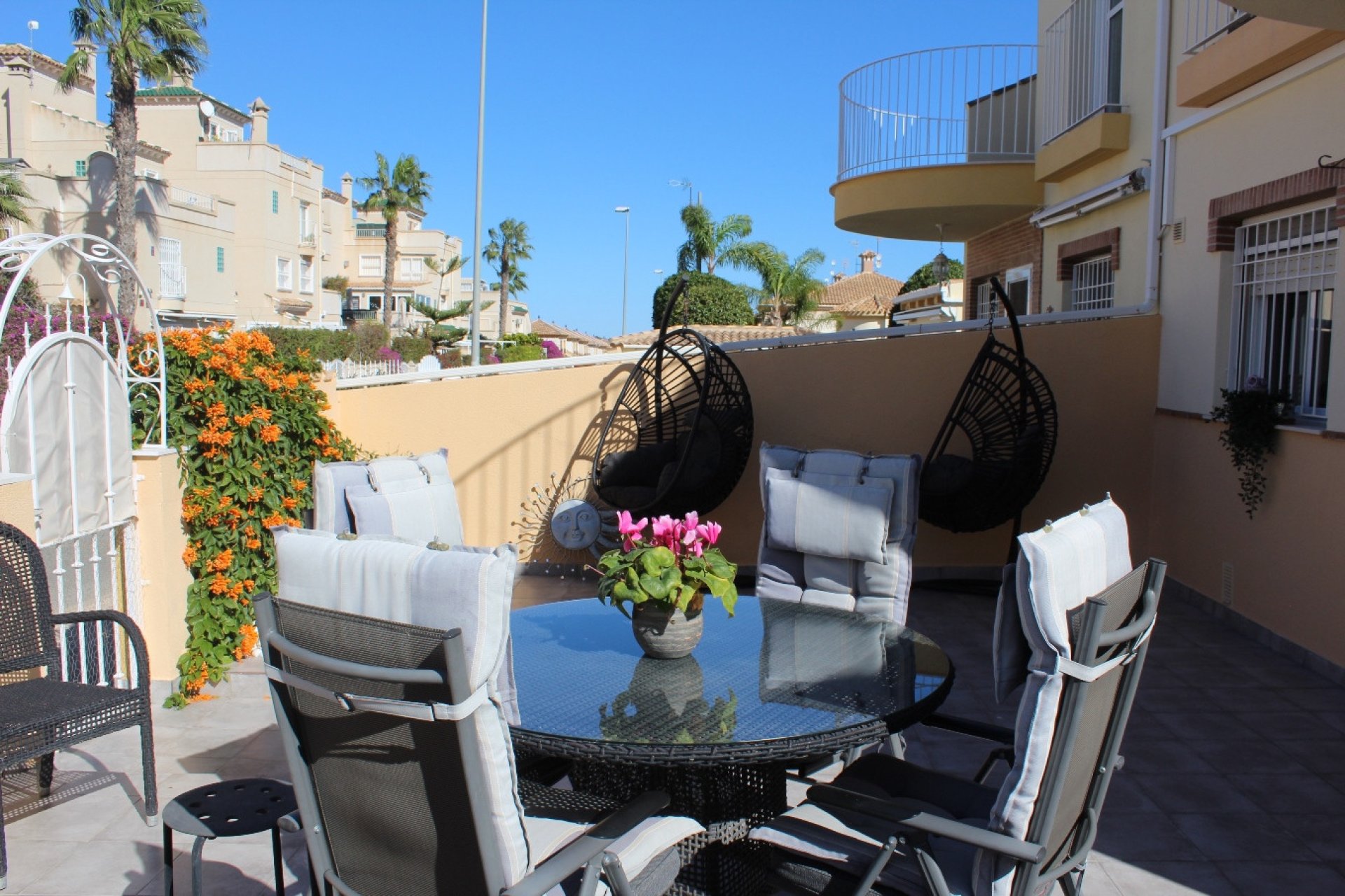 Resale - Villa -
Villamartin - Costa Blanca