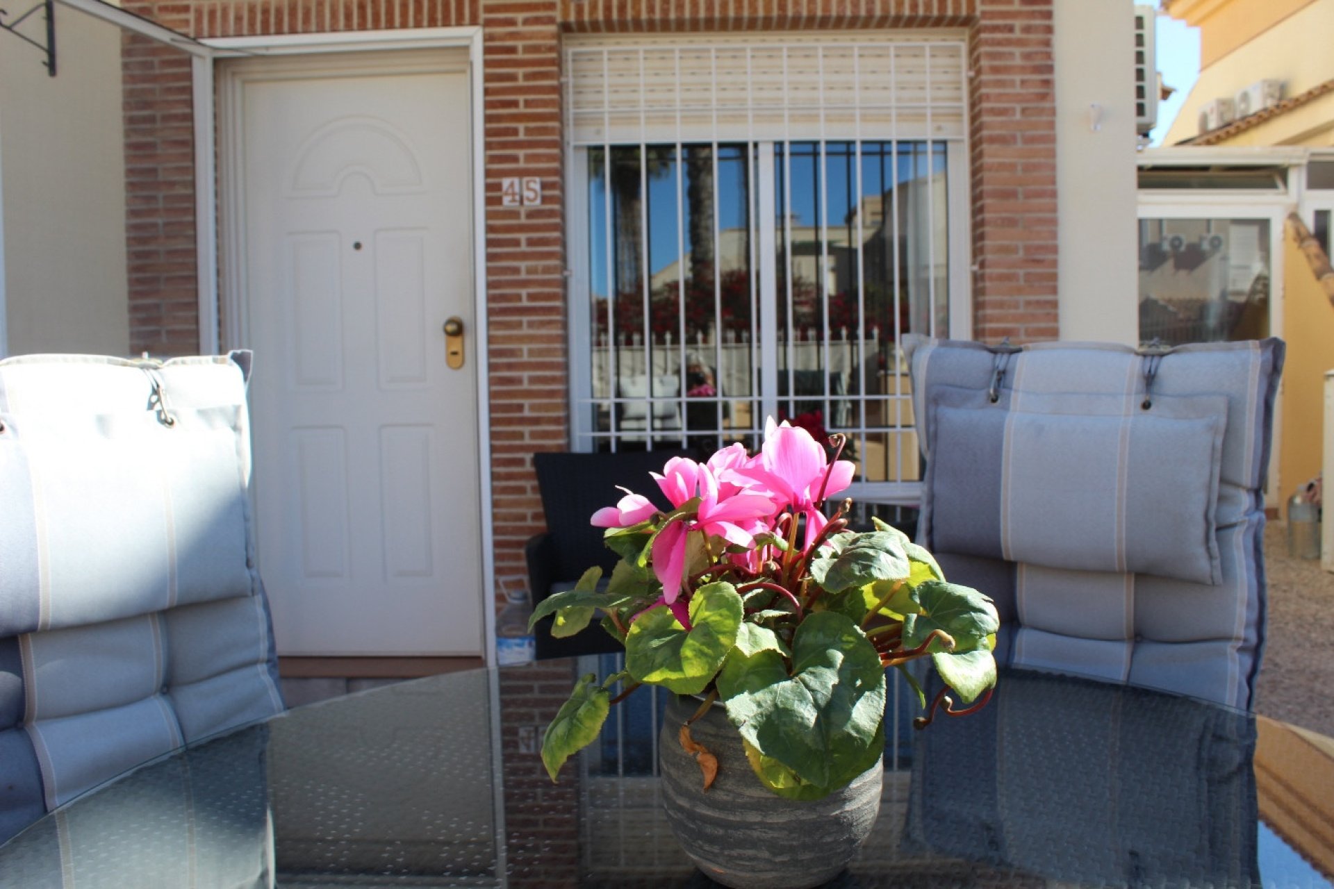 Resale - Villa -
Villamartin - Costa Blanca