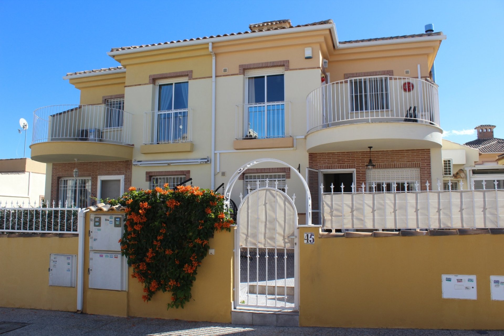 Resale - Villa -
Villamartin - Costa Blanca