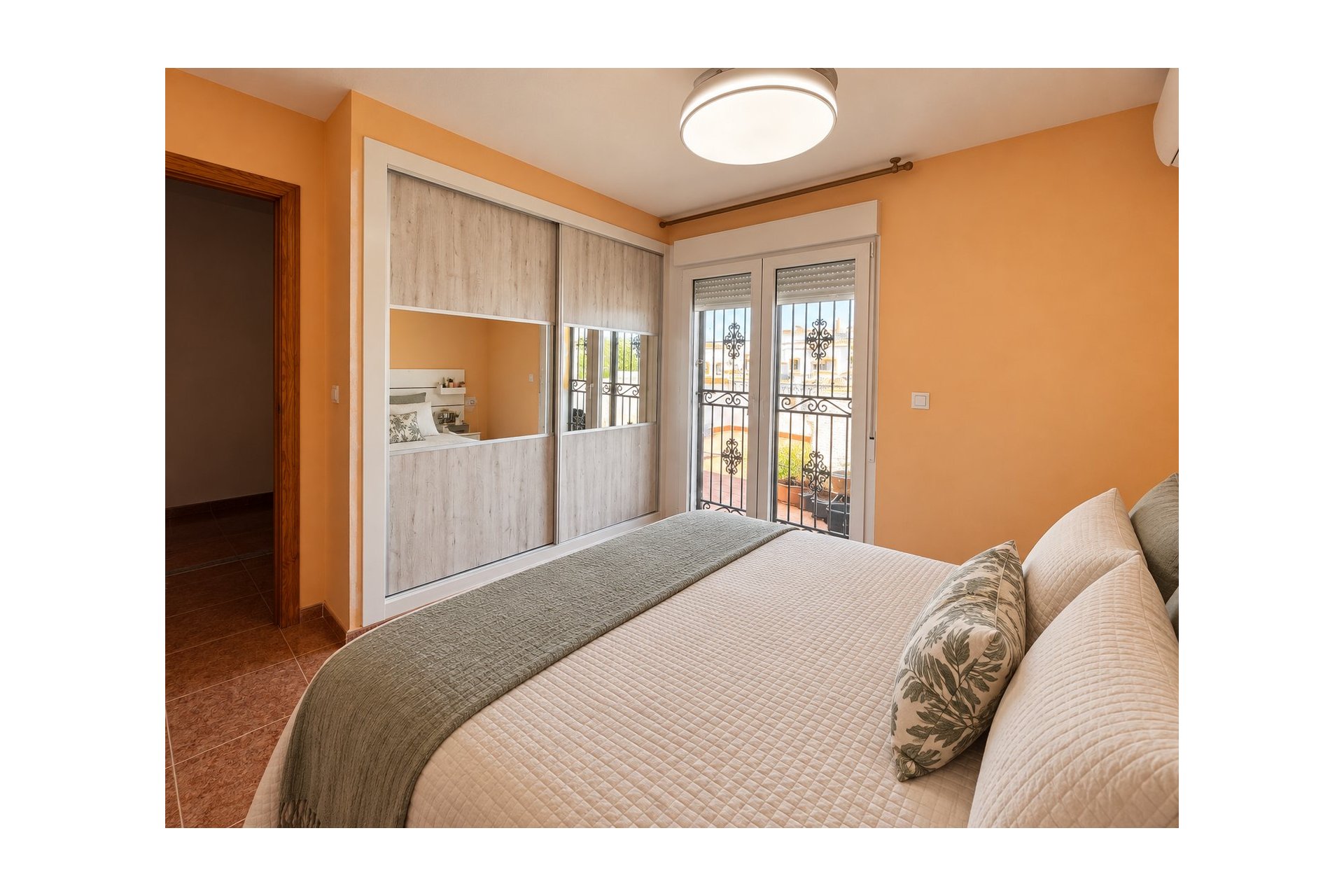 Resale - Villa -
Vistabella Golf Entre Naranjos - Inland