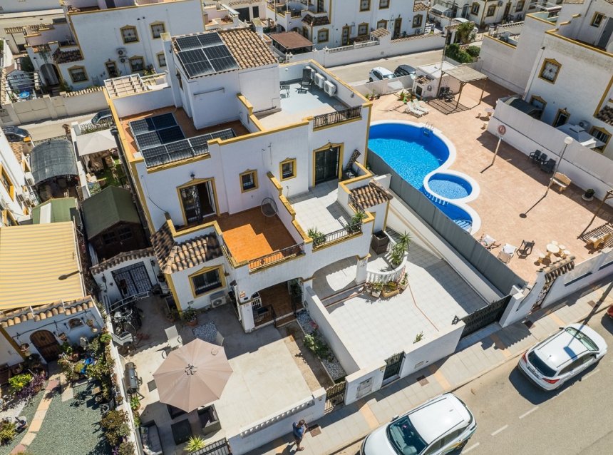 Resale - Villa -
Vistabella Golf Entre Naranjos - Inland