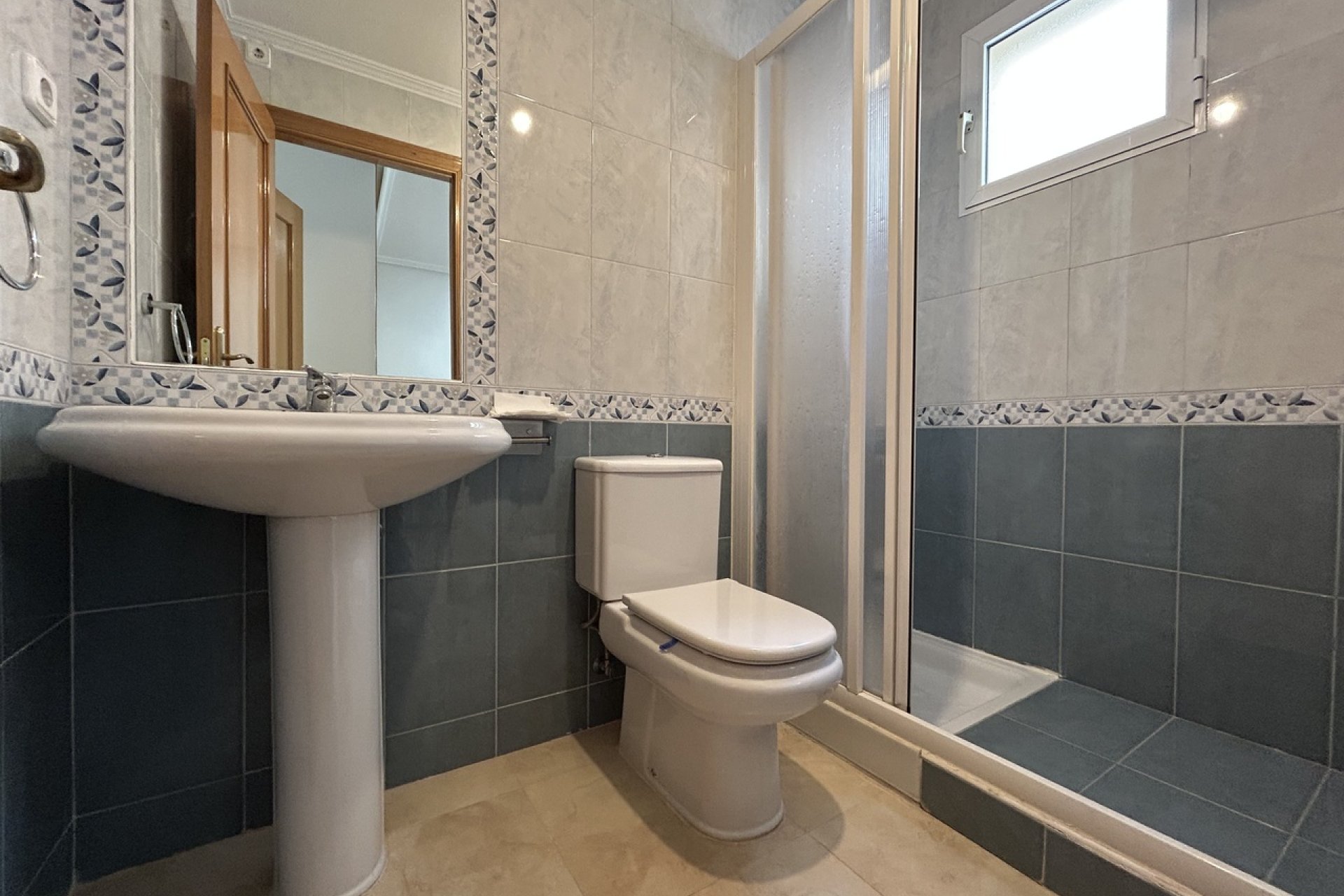 Reventa - Apartment -
2778 - Inland