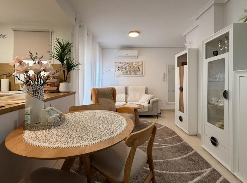 Reventa - Apartment -
Torrevieja - Centro