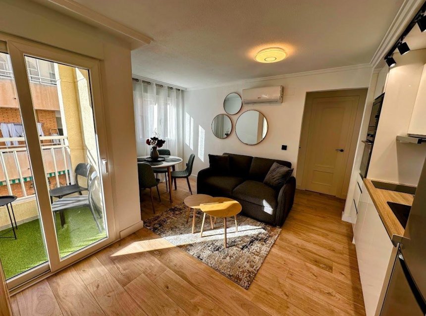Reventa - Apartment -
Torrevieja - Centro