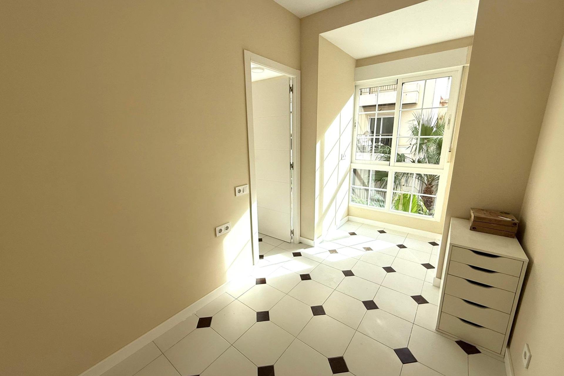 Reventa - Apartment -
Torrevieja - Centro