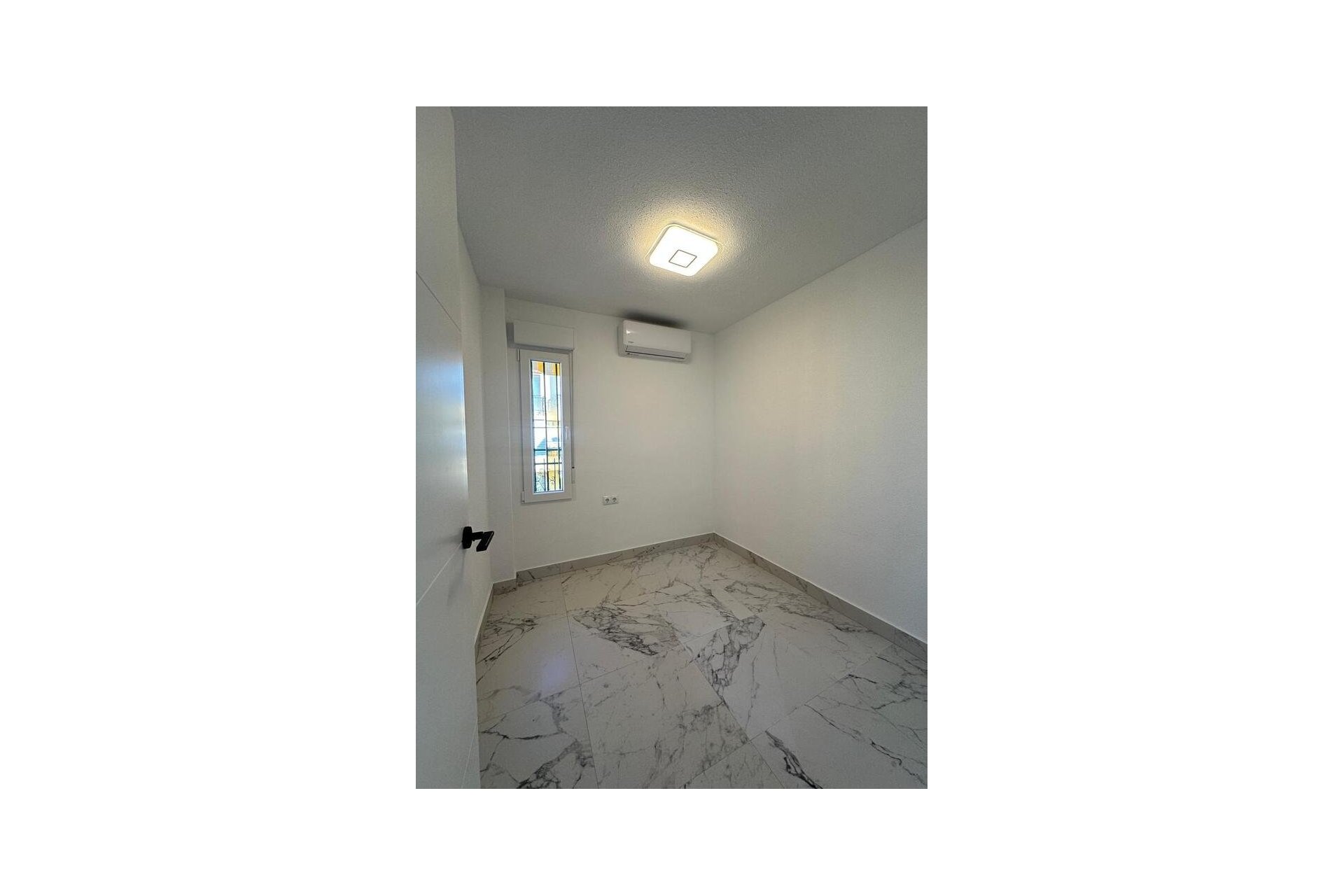 Reventa - Apartment -
Torrevieja - La Veleta