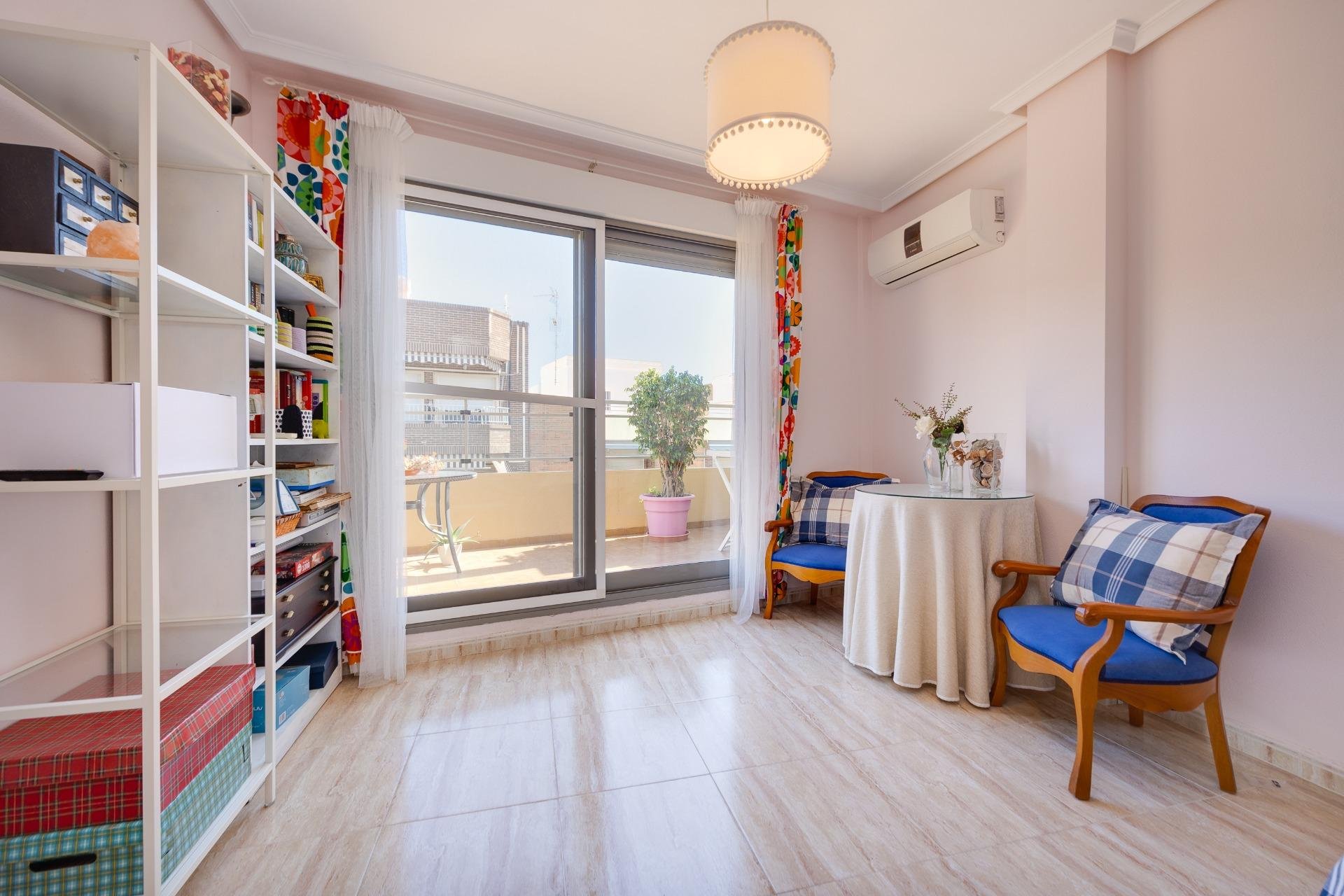 Reventa - Ático -
Torrevieja - Centro