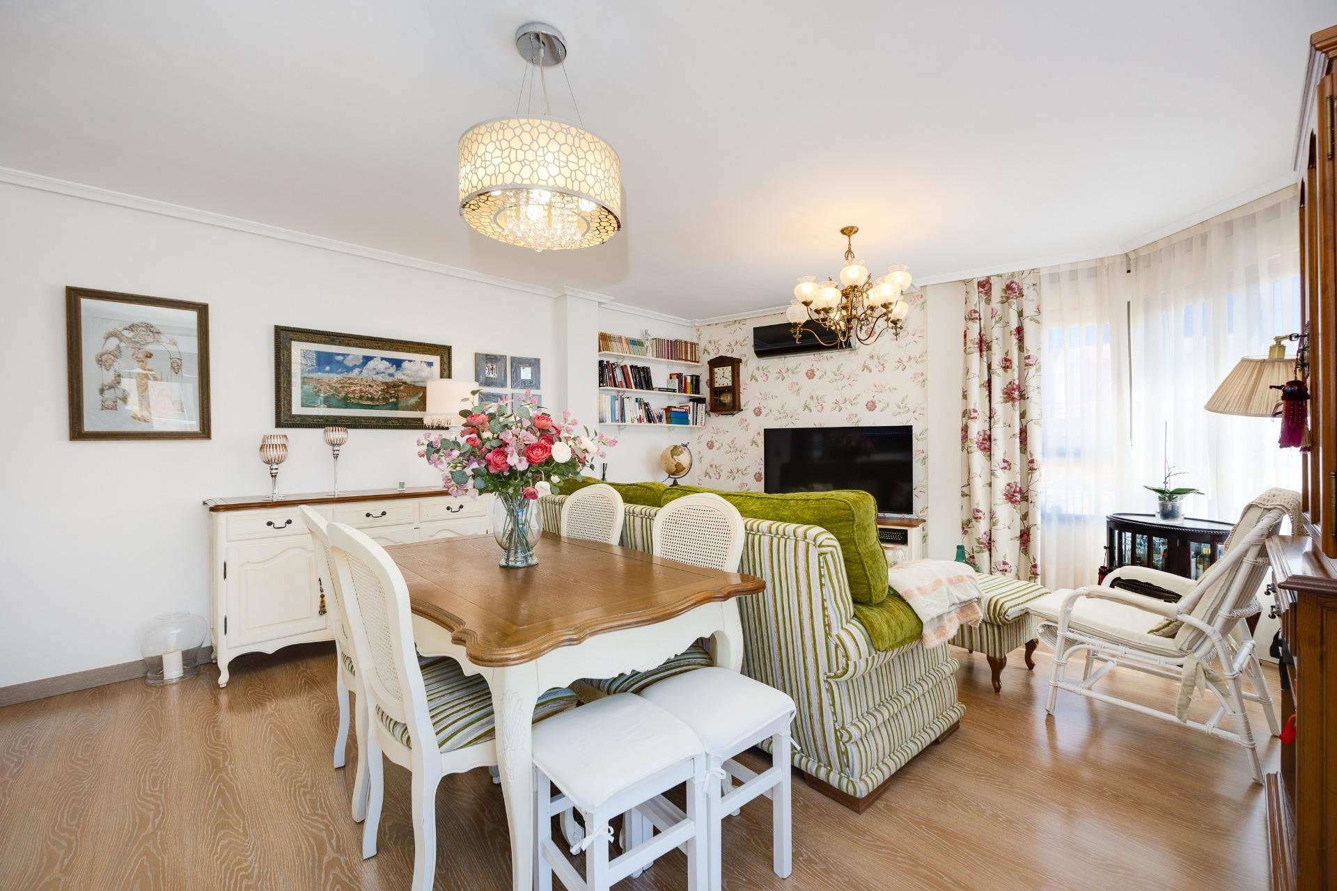 Reventa - Ático -
Torrevieja - Centro