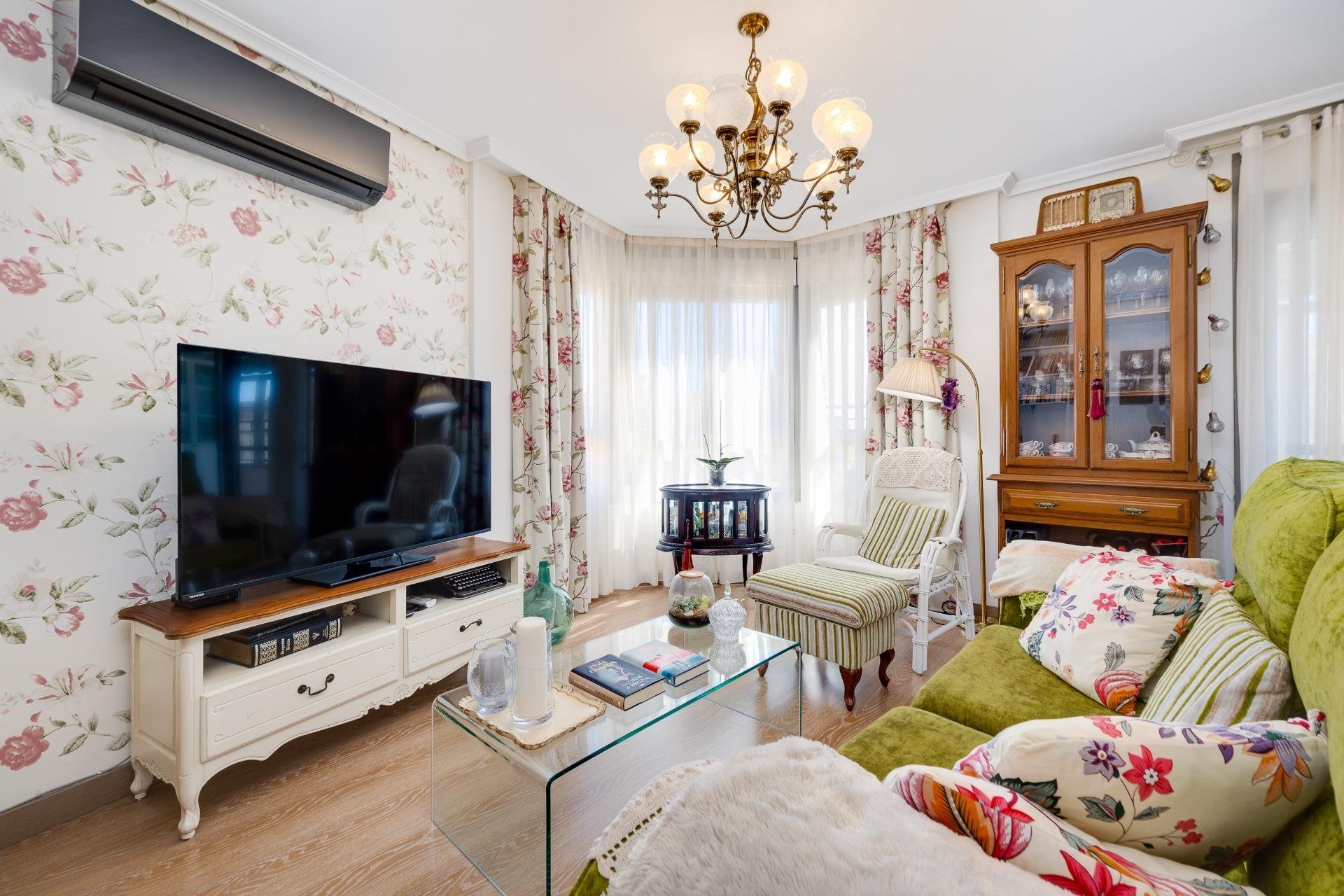 Reventa - Ático -
Torrevieja - Centro