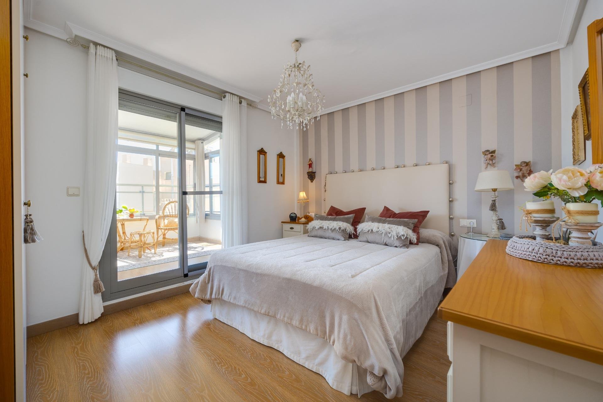 Reventa - Ático -
Torrevieja - Centro