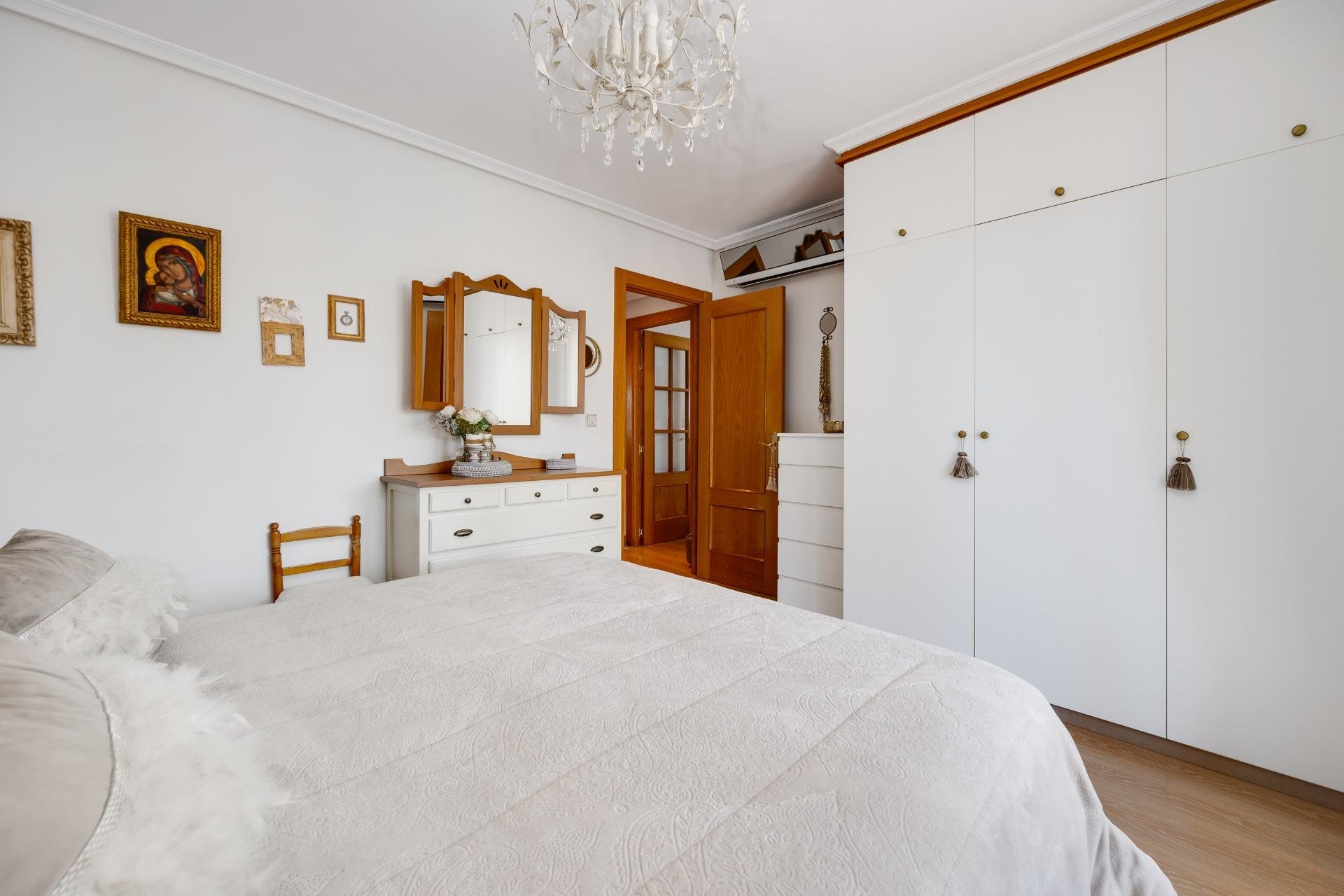 Reventa - Ático -
Torrevieja - Centro