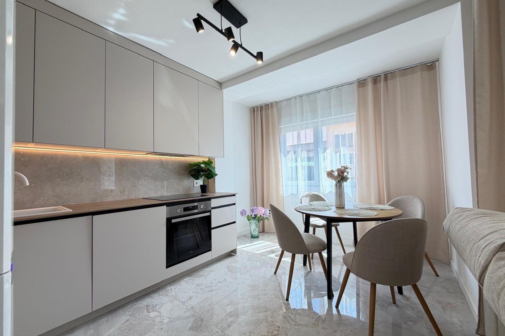 Reventa - Ático -
Torrevieja - Estacion De Autobuses