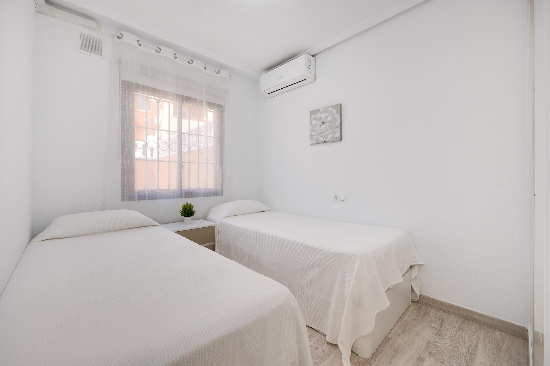 Reventa - Bungalow -
Torrevieja - Aguas Nuevas