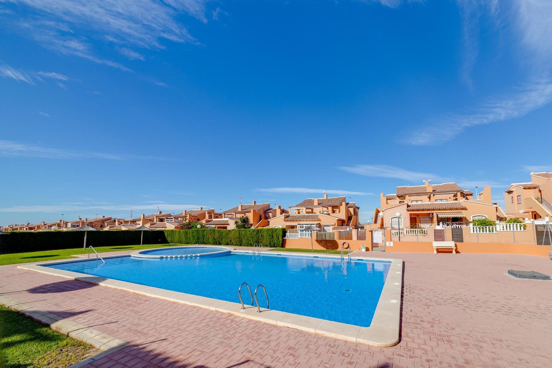 Reventa - Bungalow -
Torrevieja - Aguas Nuevas
