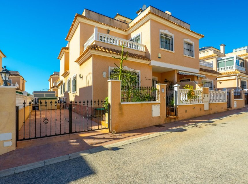 Reventa - Duplex -
Orihuela Costa - La Regia