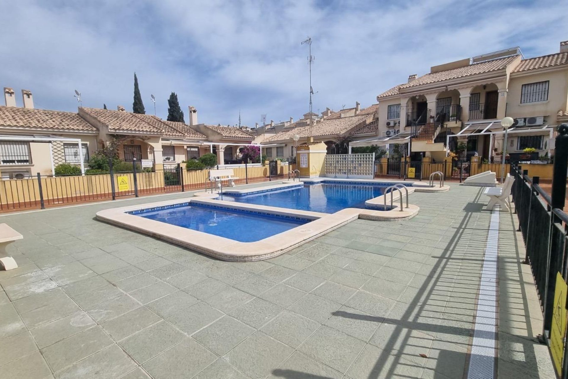 Reventa - Semi Detached -
Guardamar del Segura - Urbanizaciones