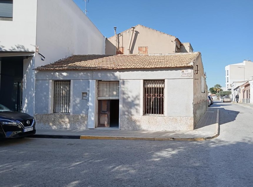 Reventa - Semi Detached -
Los Montesinos