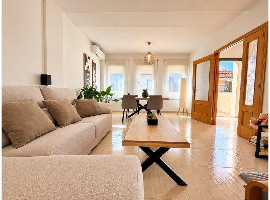 Reventa - Town House -
Daya Nueva - Costa Blanca