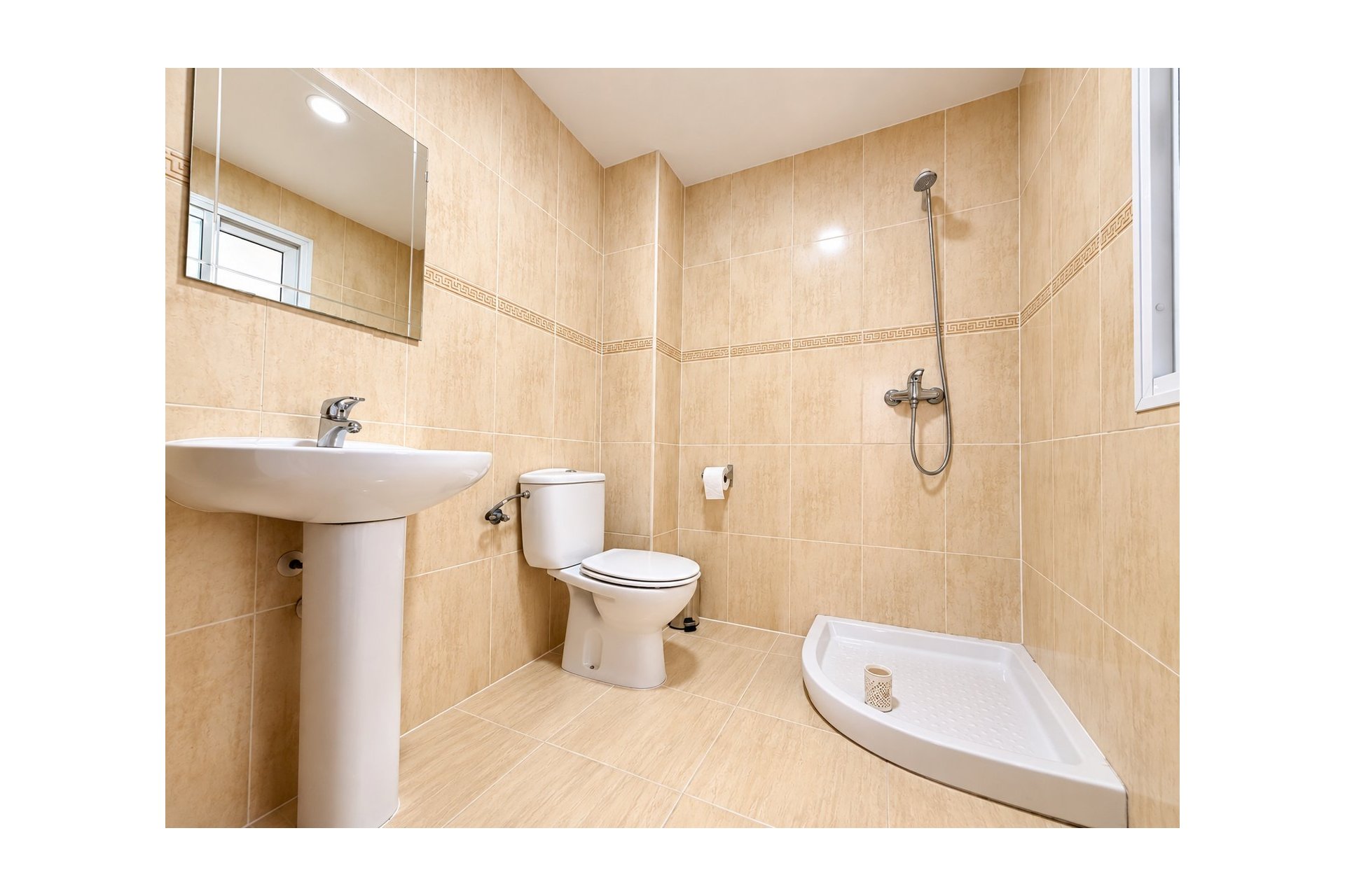 Reventa - Town House -
Daya Nueva - Costa Blanca