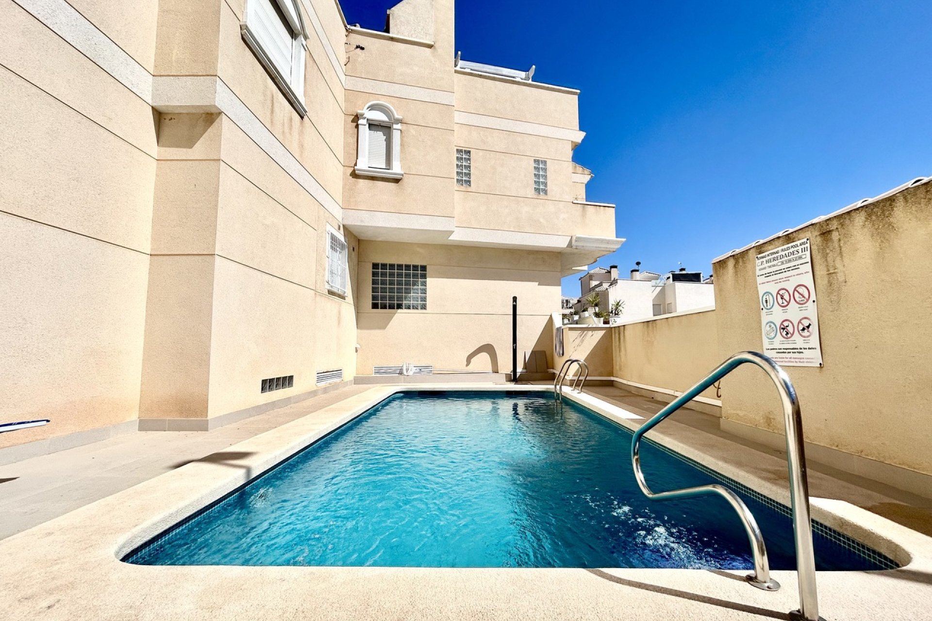 Reventa - Town House -
Heredades - Costa Blanca