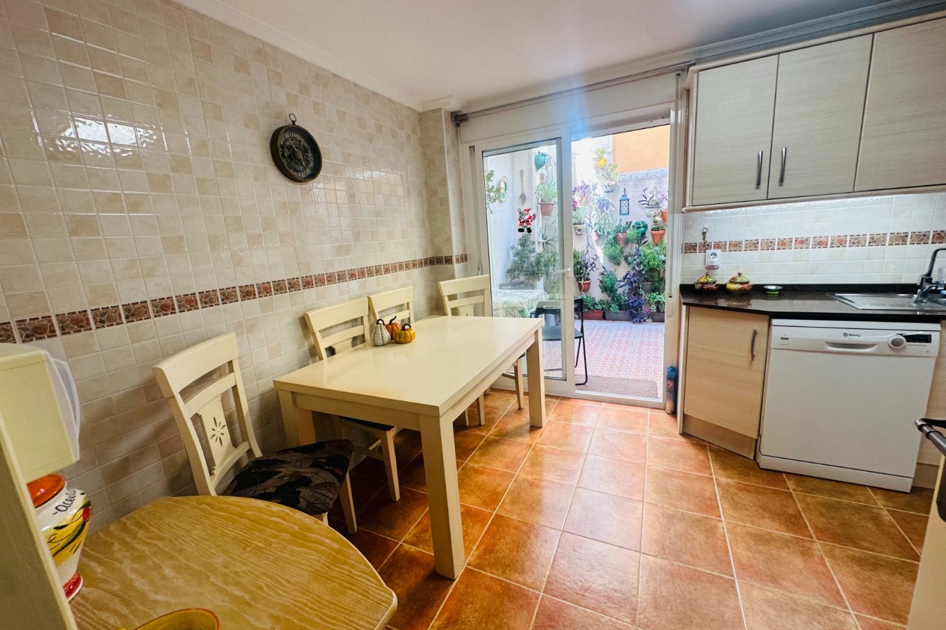 Reventa - Town House -
Jacarilla - Inland