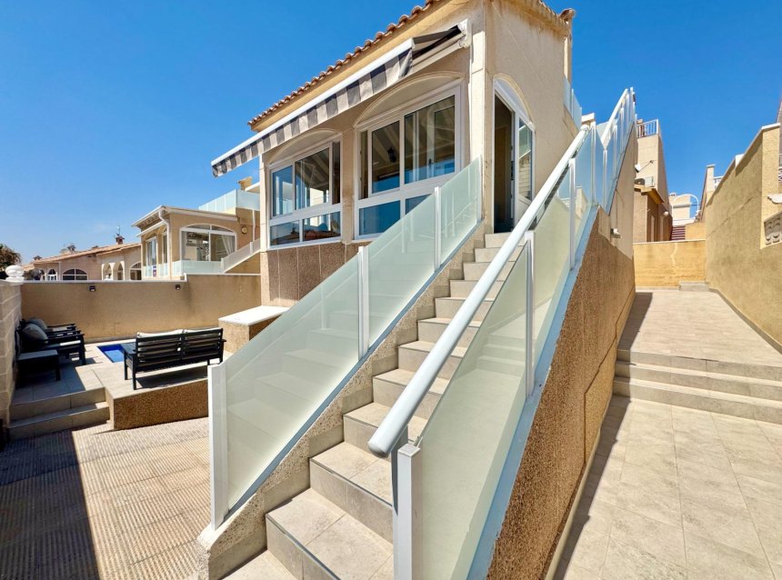 Reventa - Town House -
Orihuela Costa - La Florida