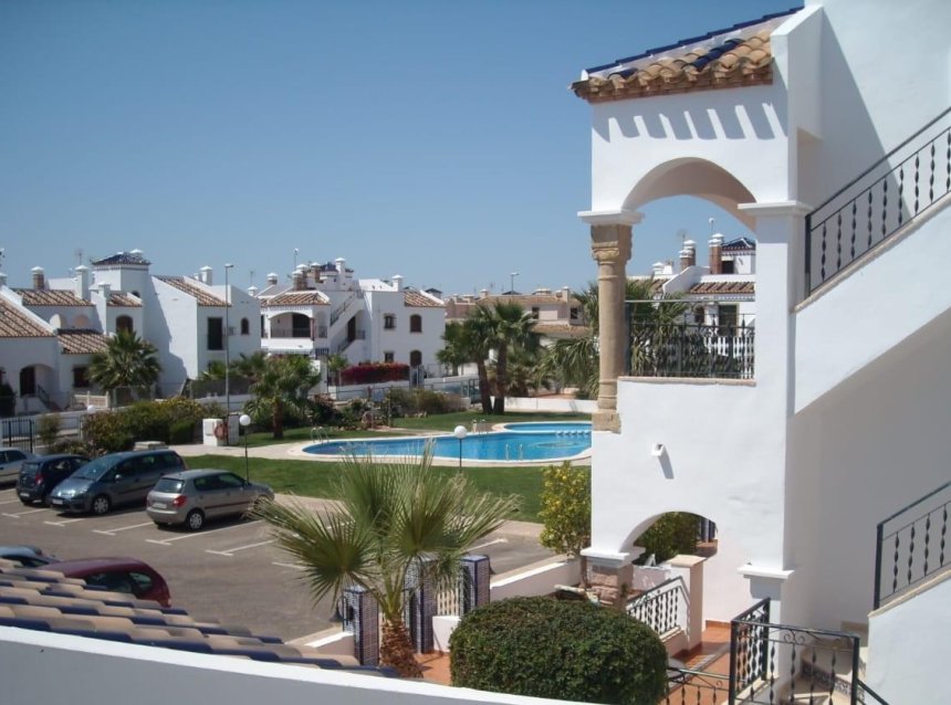 Reventa - Town House -
Orihuela Costa - PAU 8