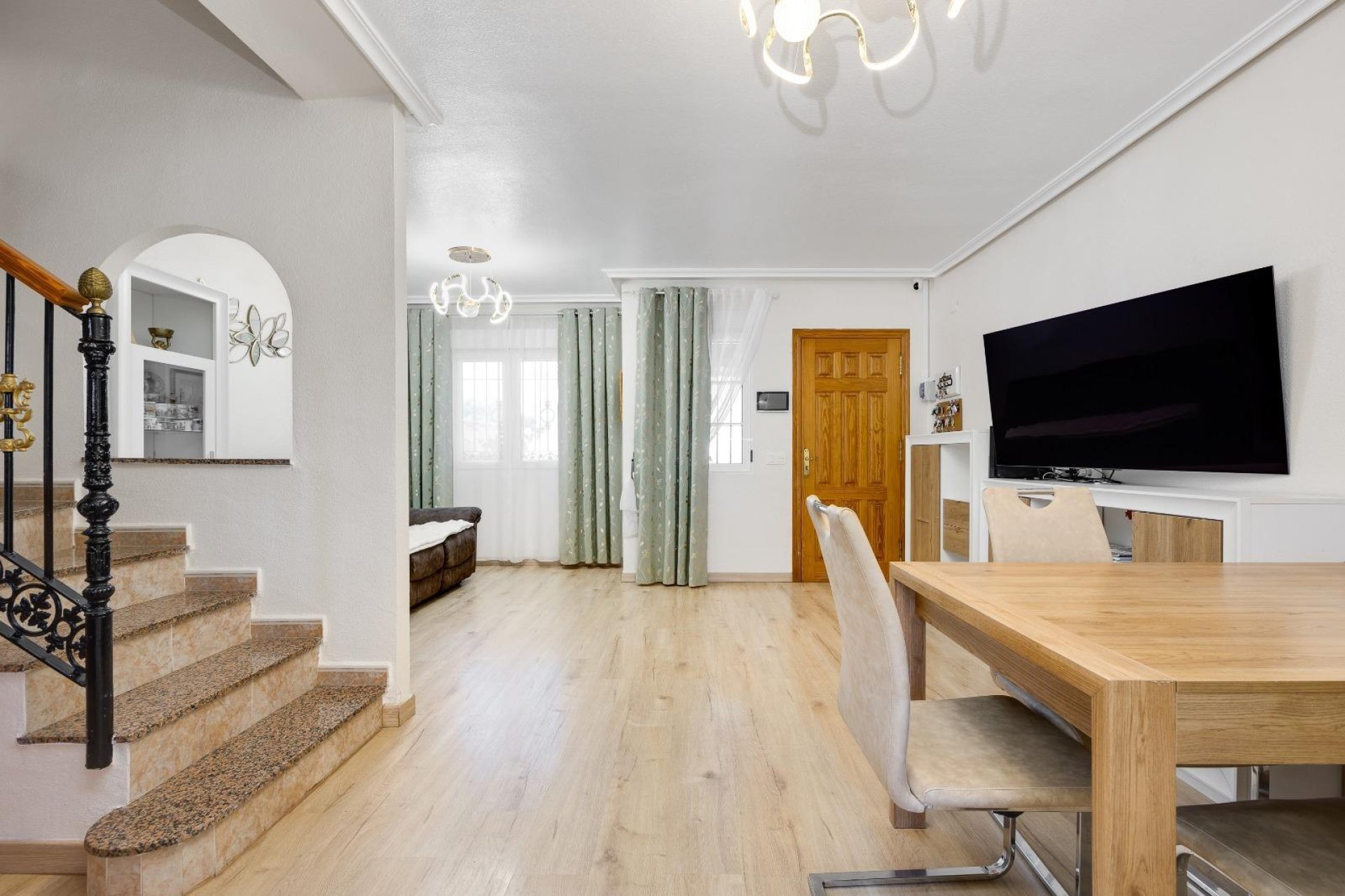 Reventa - Town House -
Torrevieja - Aguas Nuevas