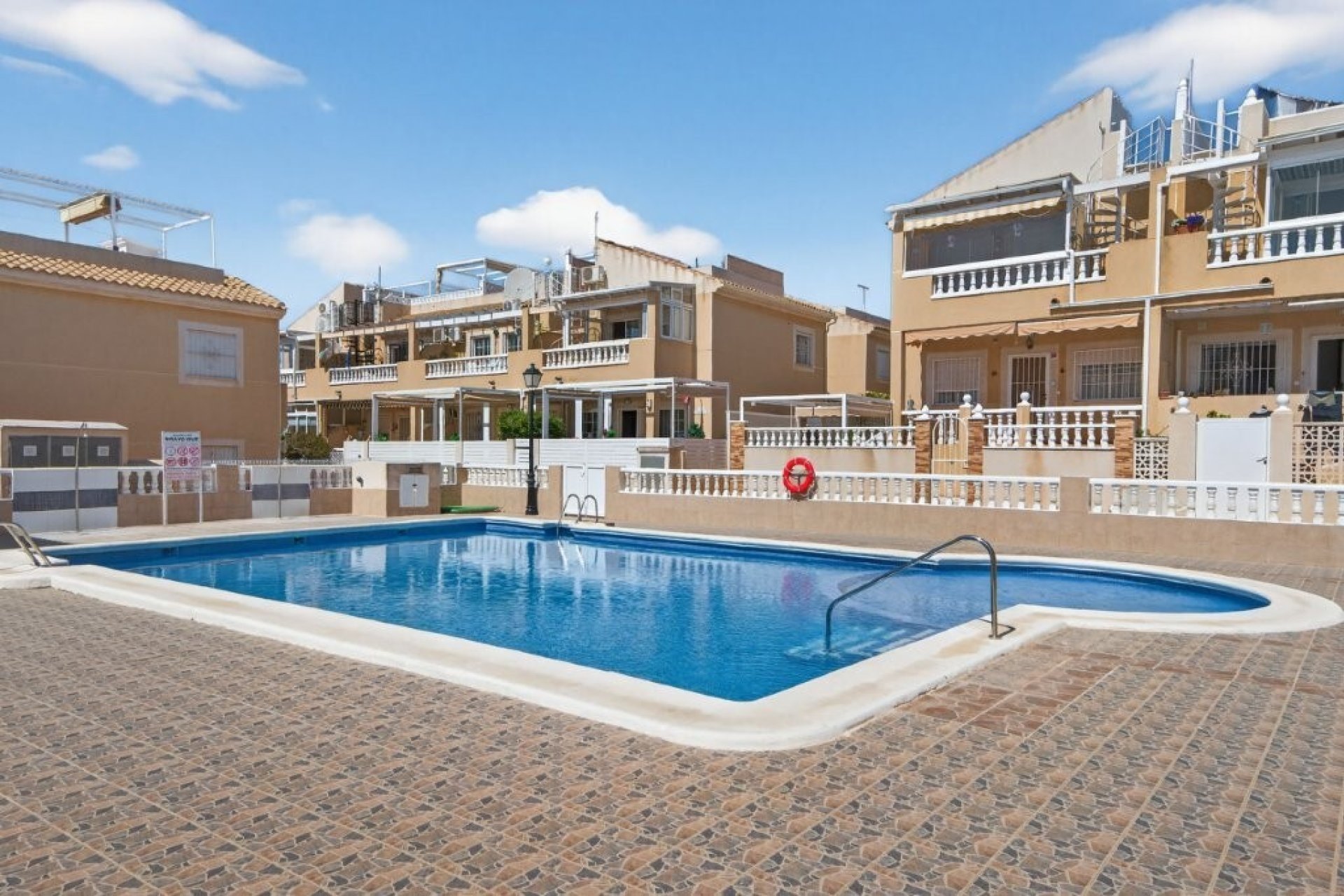 Reventa - Town House -
Torrevieja - Aguas Nuevas